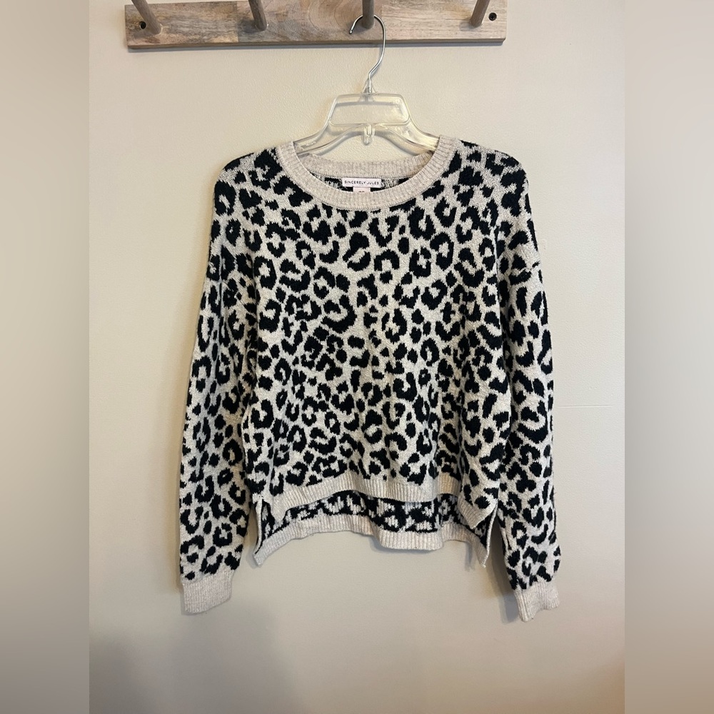 Medium weight non-itchy cheetah print sweater